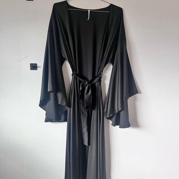 Sophisticated Black Women's Robe - Picture 3 of 8